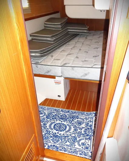 Meru Yacht Photos Pics Interior cabin of 2019 Catalina 425 sailboat with mattress and patterned rug.