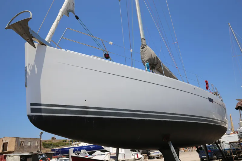  Yacht Photos Pics 2007 Hanse 430e sailboat on dry dock, viewed from the bow under clear blue sky.