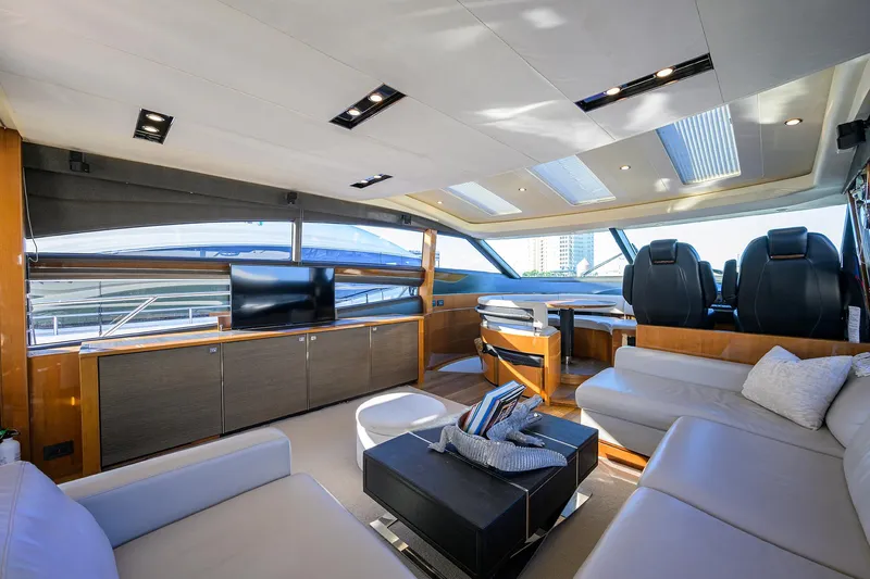 Joint Credit II Yacht Photos Pics Princess 72 Joint Credit II - Interior Salon