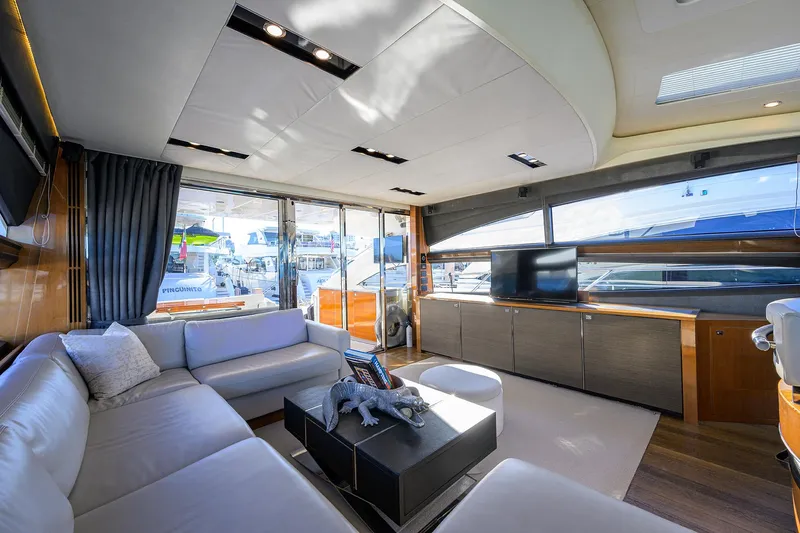 Joint Credit II Yacht Photos Pics Princess 72 Joint Credit II - Interior Salon