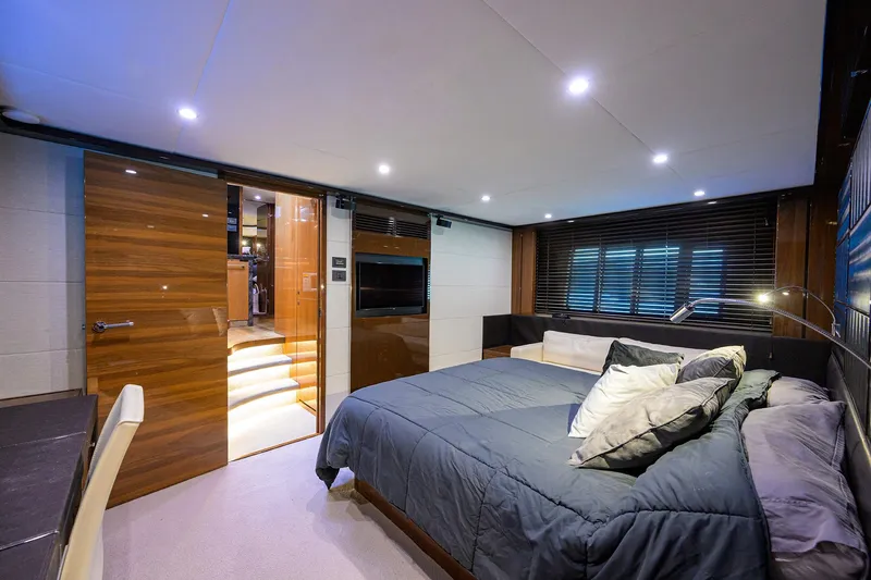 Joint Credit II Yacht Photos Pics Princess 72 Joint Credit II - Interior Stateroom