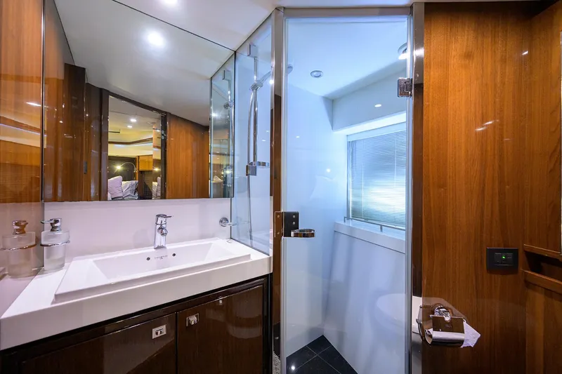 Joint Credit II Yacht Photos Pics Princess 72 Joint Credit II - Interior Stateroom Head