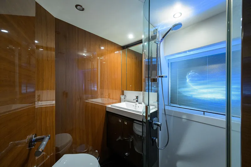 Joint Credit II Yacht Photos Pics Princess 72 Joint Credit II - Interior Stateroom Head