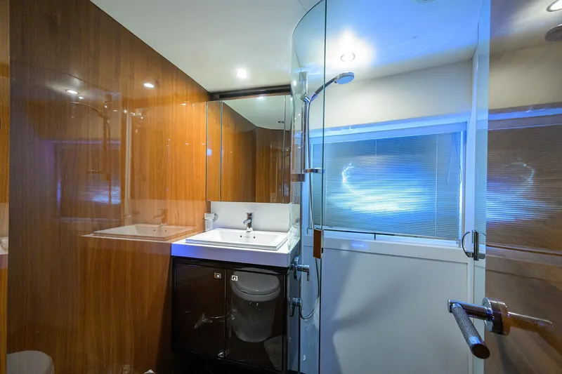 Joint Credit II Yacht Photos Pics Princess 72 Joint Credit II - Interior Stateroom Head