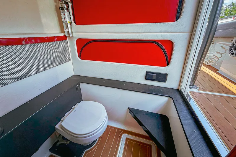  Yacht Photos Pics 2021 Nortech - Head