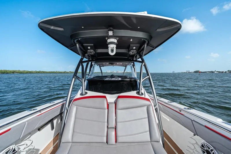  Yacht Photos Pics 2021 Nortech - Forward seating