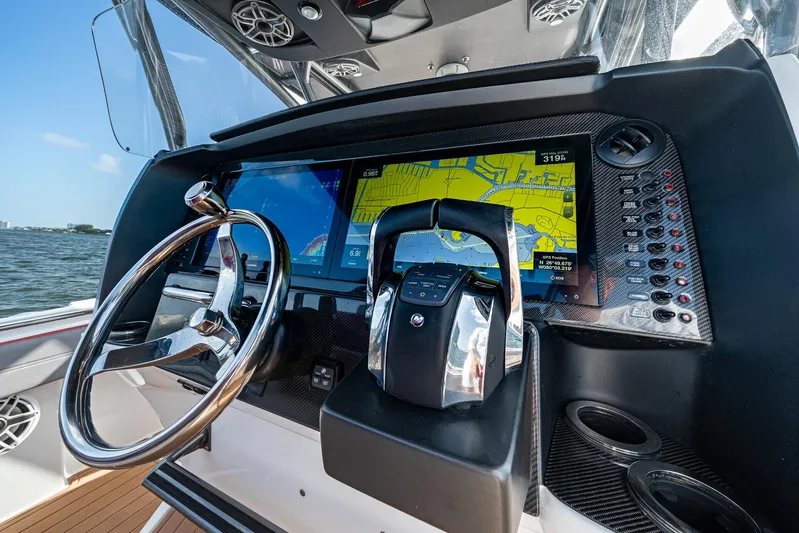  Yacht Photos Pics 2021 Nortech - Helm