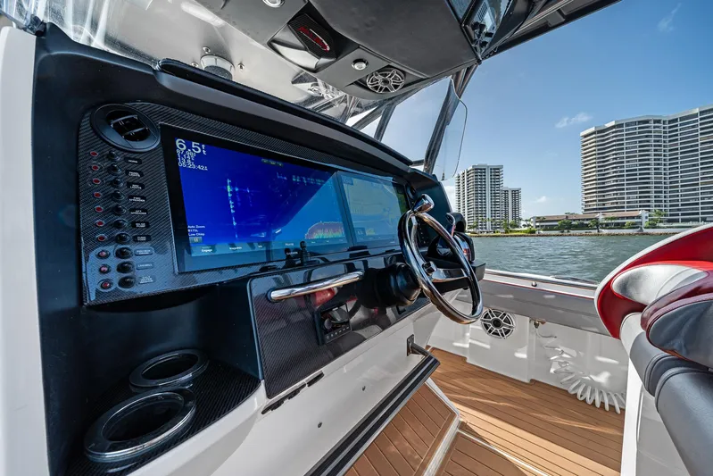  Yacht Photos Pics 2021 Nortech - Helm