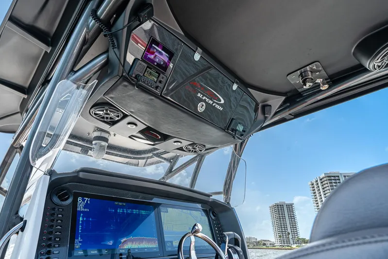  Yacht Photos Pics 2021 Nortech - Helm