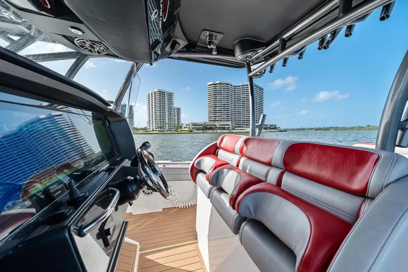  Yacht Photos Pics 2021 Nortech - Helm