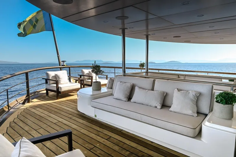Chakra Yacht Photos Pics B-deck outdoor lounge area