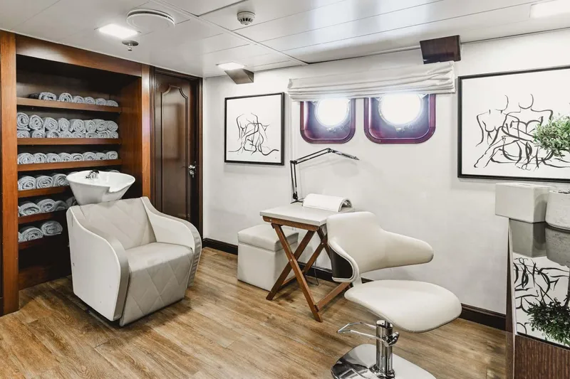 Chakra Yacht Photos Pics C-deck beauty salon