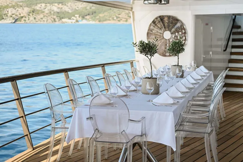 Chakra Yacht Photos Pics C-deck external dining area