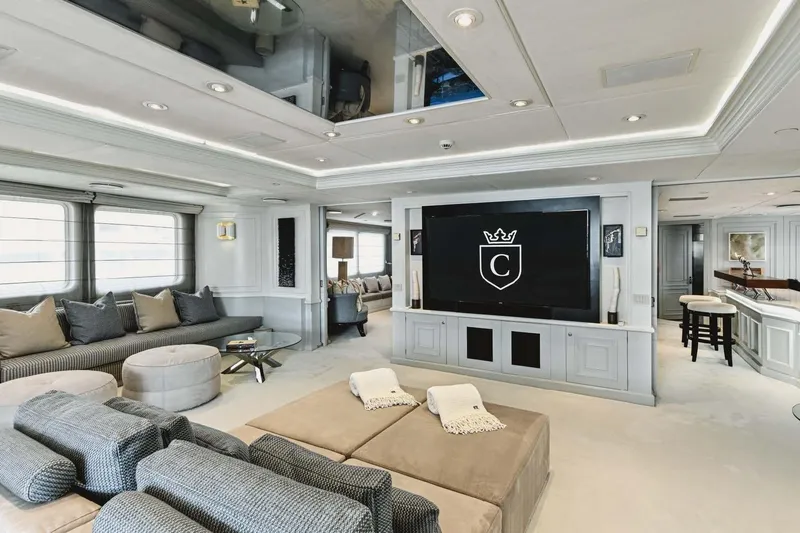 Chakra Yacht Photos Pics A-deck salon