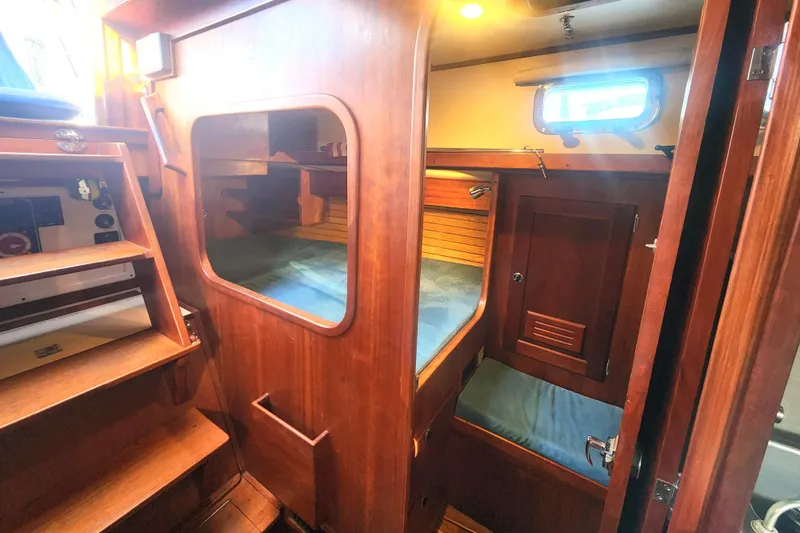 Fidelity Yacht Photos Pics Interior of 2010 Valiant 42 CE/SE sailboat with wooden cabin and cozy sleeping area.