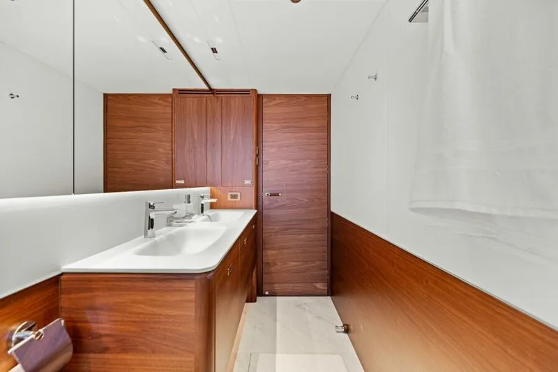 Princess Rose III Yacht Photos Pics Master Stateroom Head