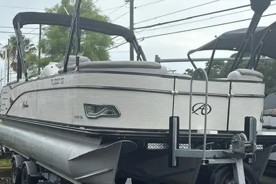 2019 Avalon 2585 Catalina Platinum Quad Lounger