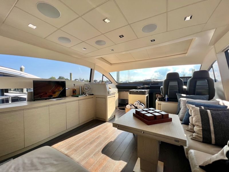 2014 Pershing 64