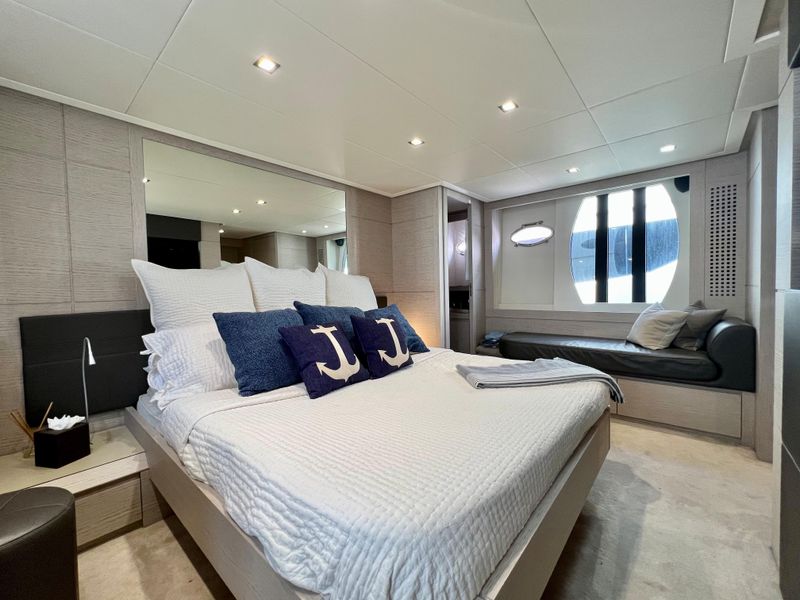 2014 Pershing 64