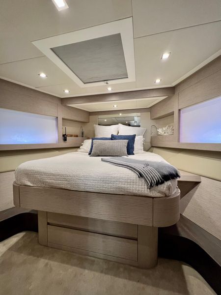 2014 Pershing 64