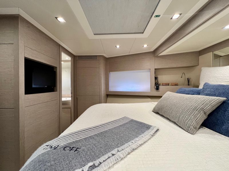 2014 Pershing 64