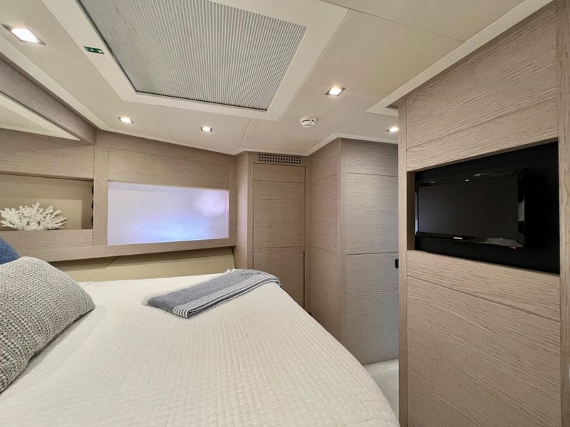 2014 Pershing 64
