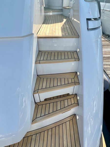 2014 Pershing 64
