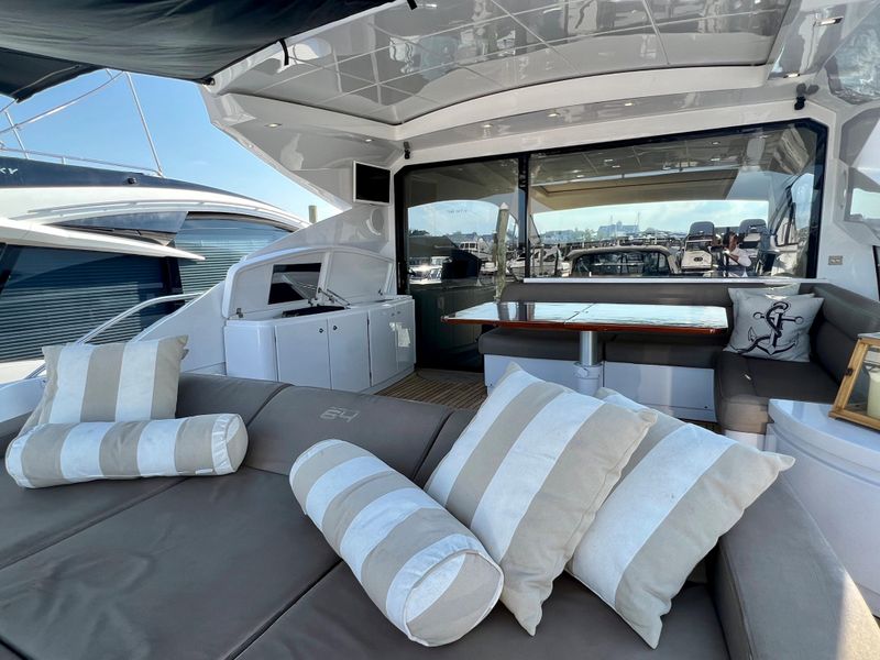 2014 Pershing 64