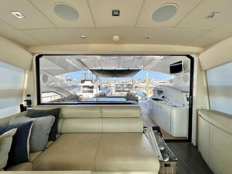 2014 Pershing 64
