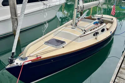 Alerion Express 28