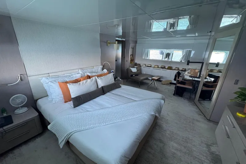 D&d Yacht Photos Pics Master Cabin