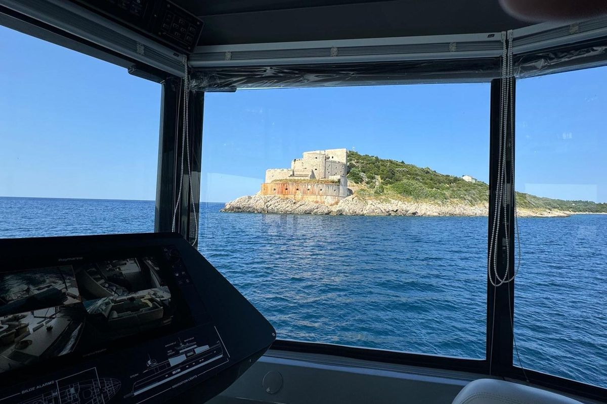 2018 Arcadia Yachts 85 