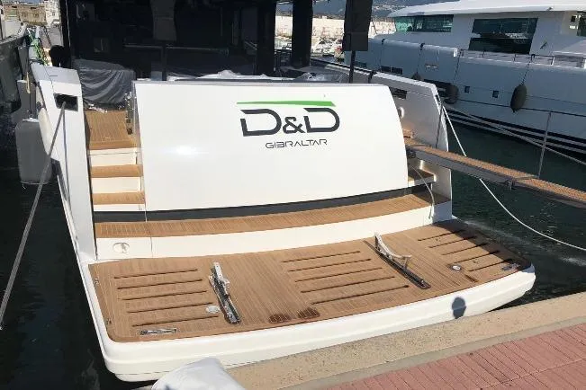 D&d Yacht Photos Pics AFT