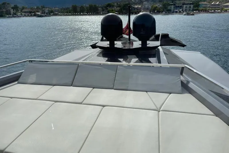 D&d Yacht Photos Pics Fly Deck