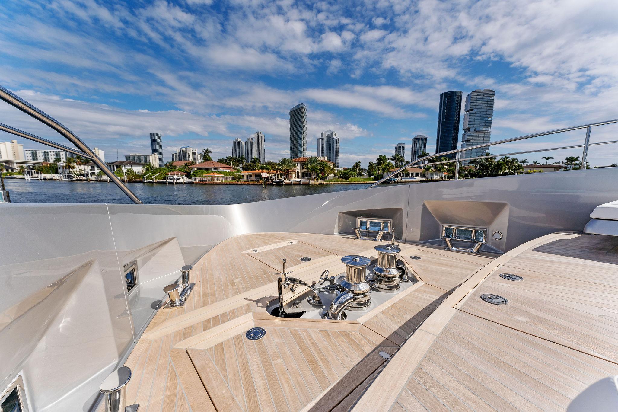 Yacht Photo 43