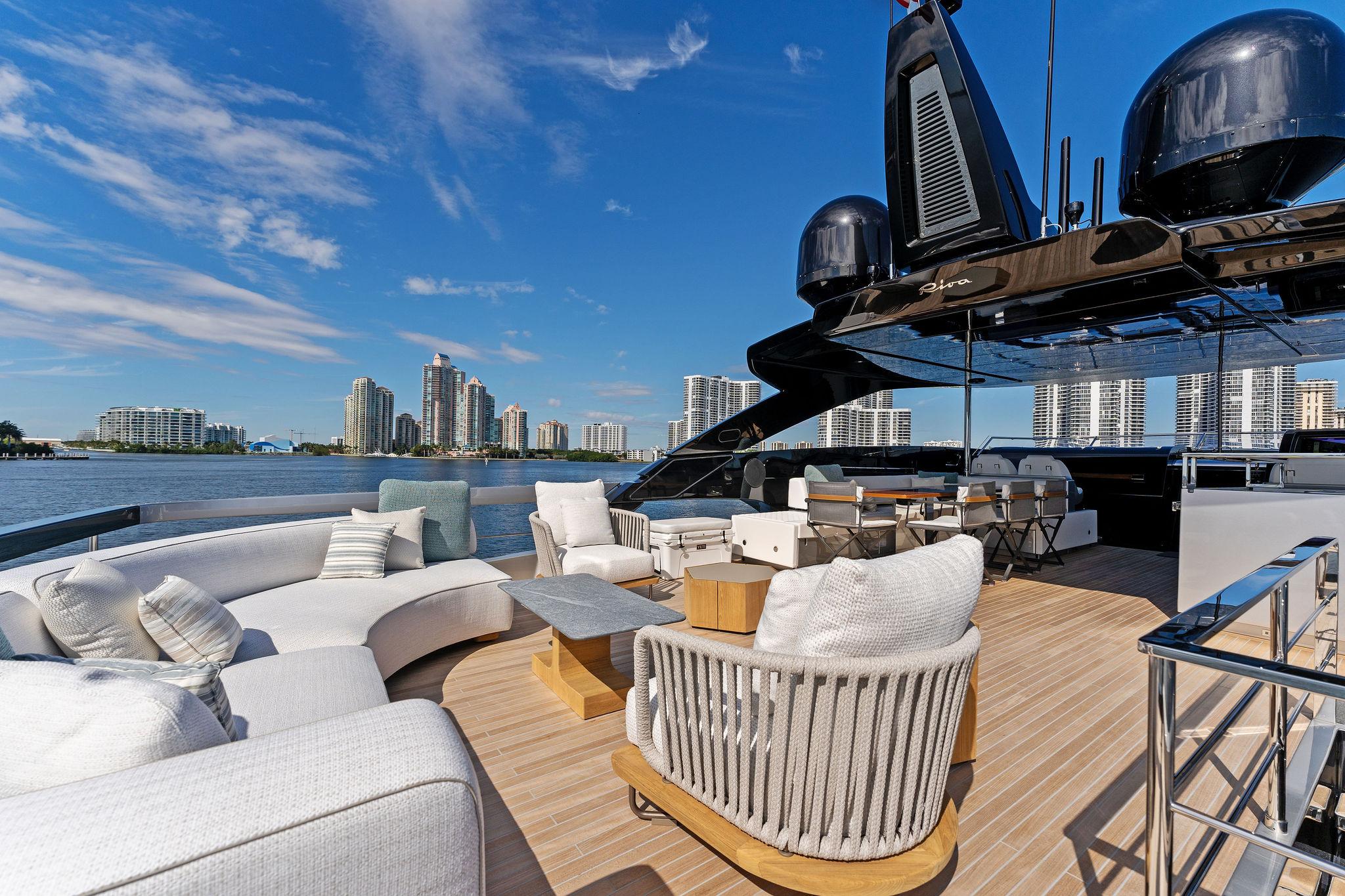 Yacht Photo 46