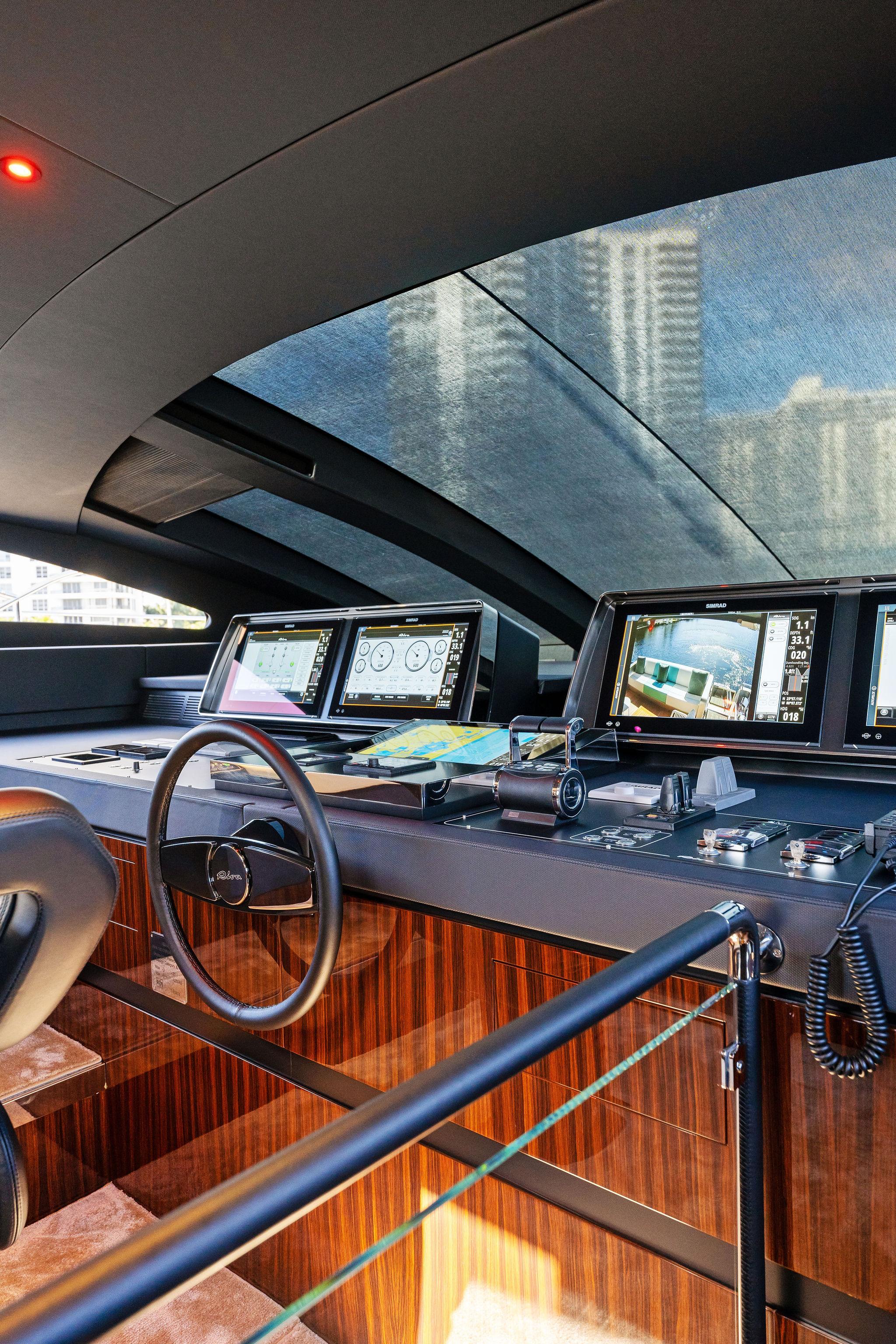 Yacht Photo 76