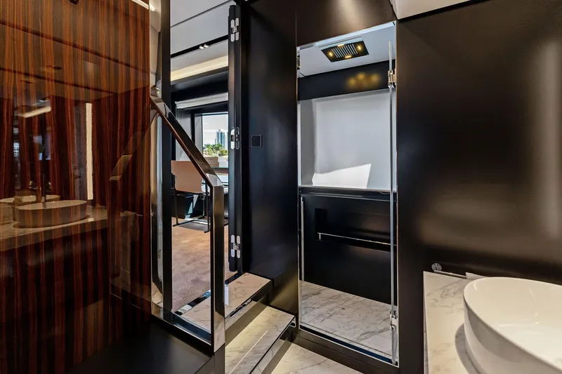 Beso Yacht Photos Pics 