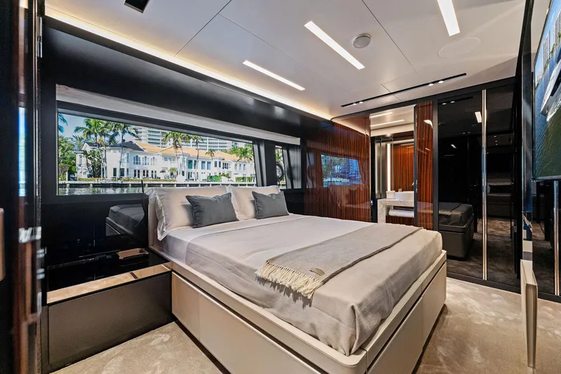 Beso Yacht Photos Pics 