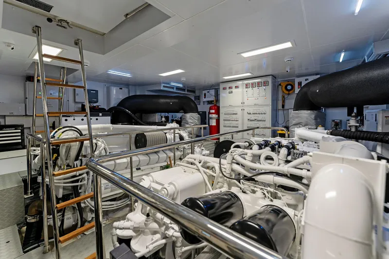 Beso Yacht Photos Pics 