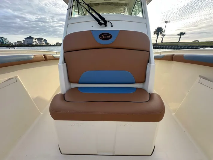 Knot Reel Serious Yacht Photos Pics 2015 Scout 320 LXF boat with brown and blue cushioned seating.