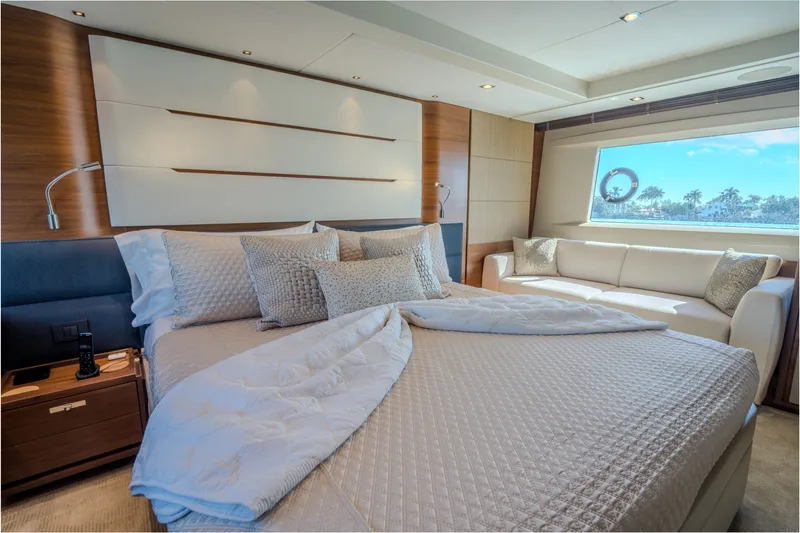 Clarity Yacht Photos Pics 