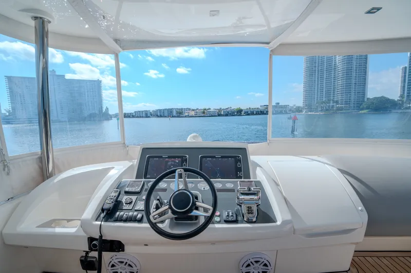 Clarity Yacht Photos Pics 