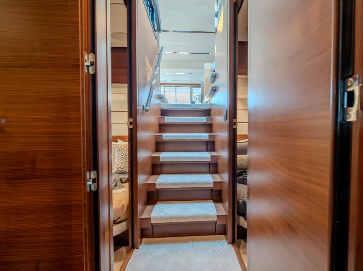 Clarity Yacht Photos Pics 