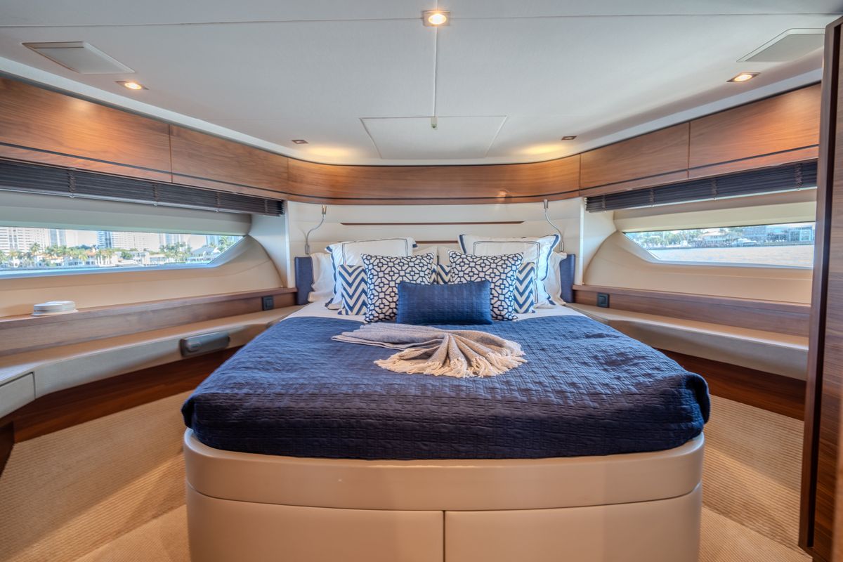 2015 Princess 68 