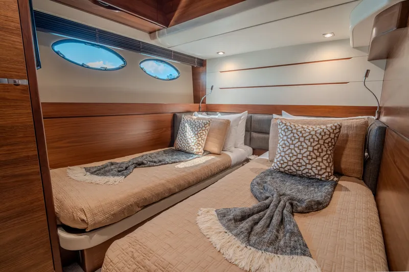 Clarity Yacht Photos Pics 