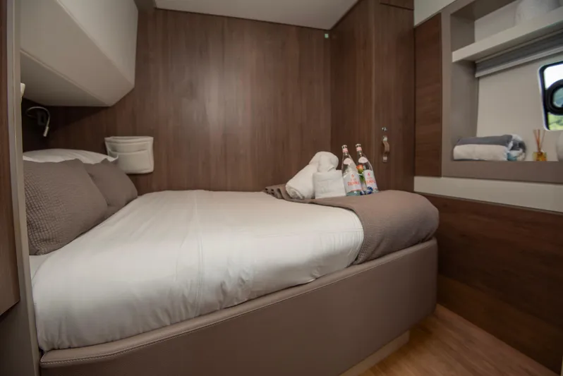 Windward Yacht Photos Pics Aft guest cabin