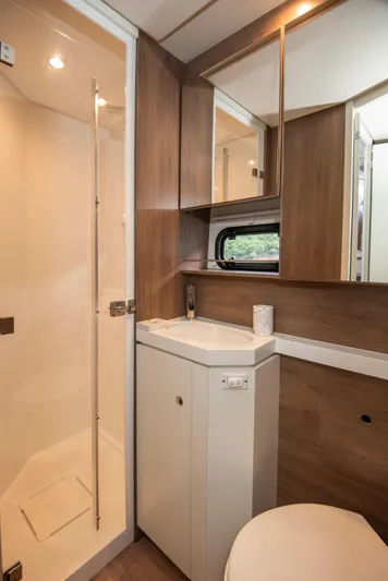 Windward Yacht Photos Pics Guest head