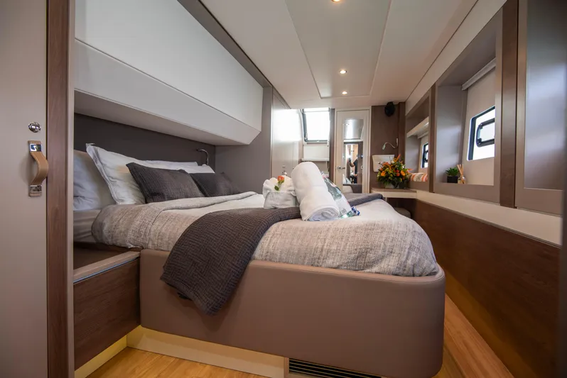 Windward Yacht Photos Pics Owner's cabin