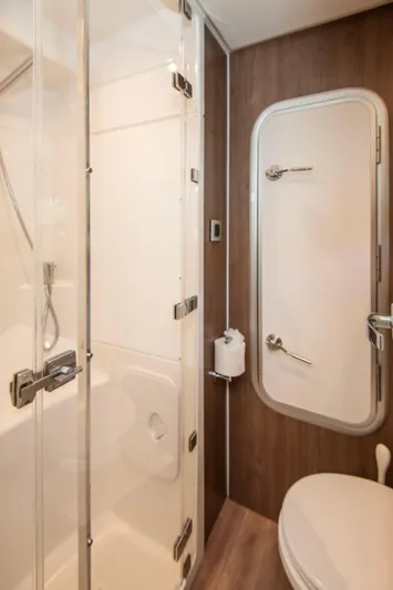 Windward Yacht Photos Pics Guest head